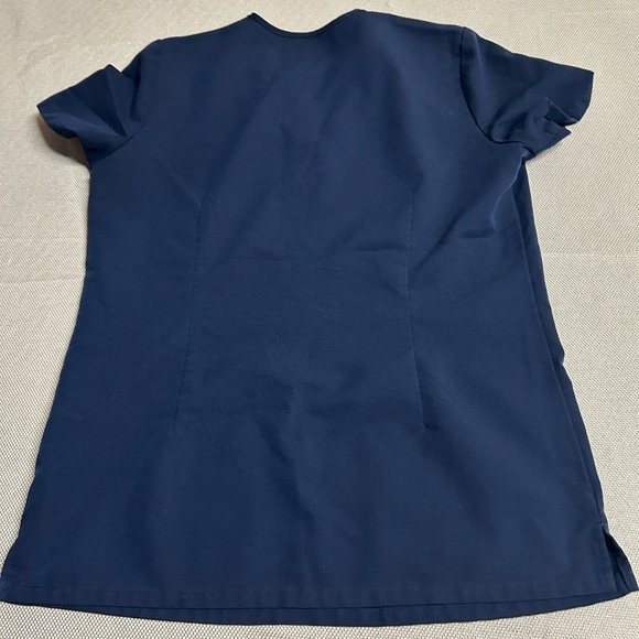 FIGS Women's Size XSmall Dark Blue Short Sleeve V Neck 2 Pocket Scrub Top - Picture 4 of 13